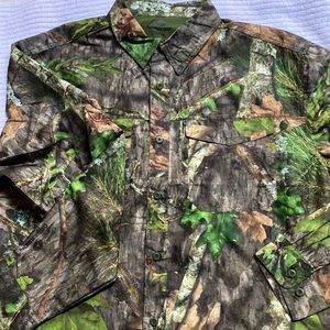 Mens button front mossy oak shirt